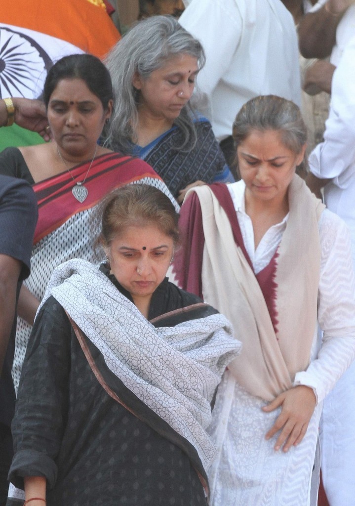 Tamil Nadu CM Jayalalithaa Final Journey Photos - 17 / 147 photos