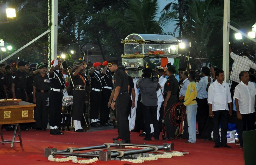 Tamil Nadu CM Jayalalithaa Final Journey Photos - 21 / 147 photos