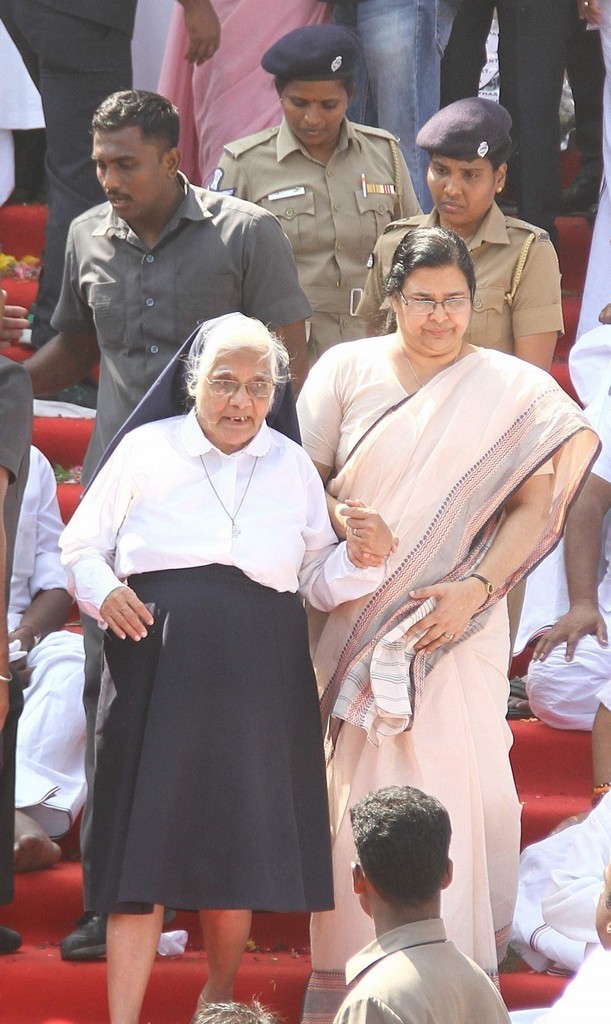 Tamil Nadu CM Jayalalithaa Final Journey Photos - 22 / 147 photos