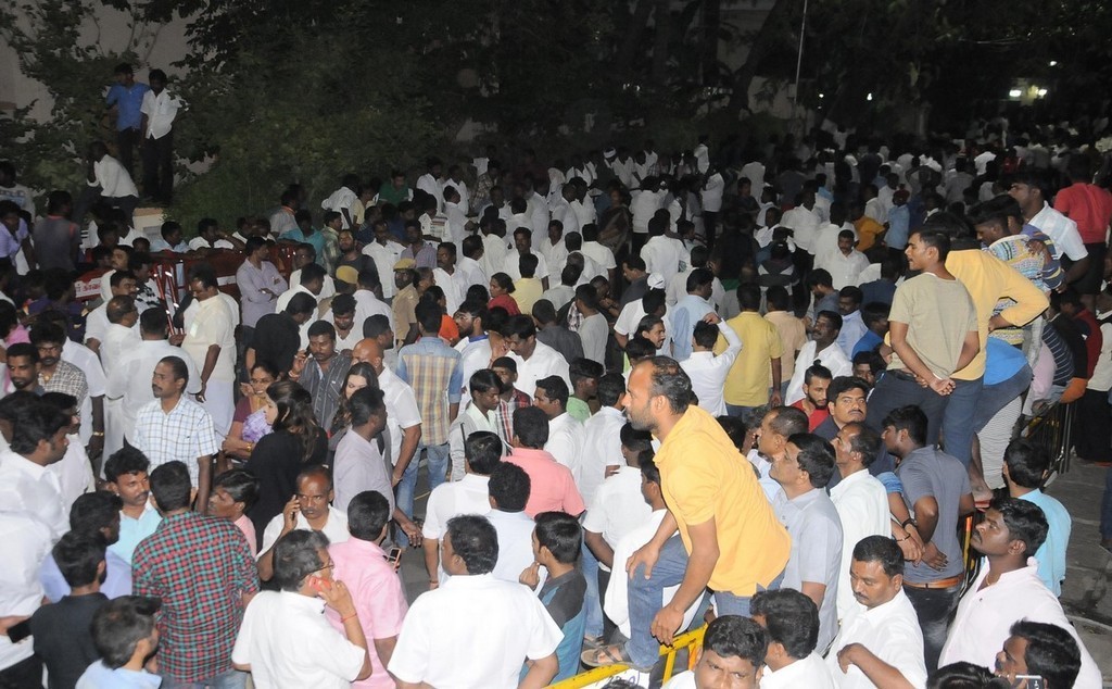 Tamil Nadu CM Jayalalithaa Final Journey Photos - 25 / 147 photos