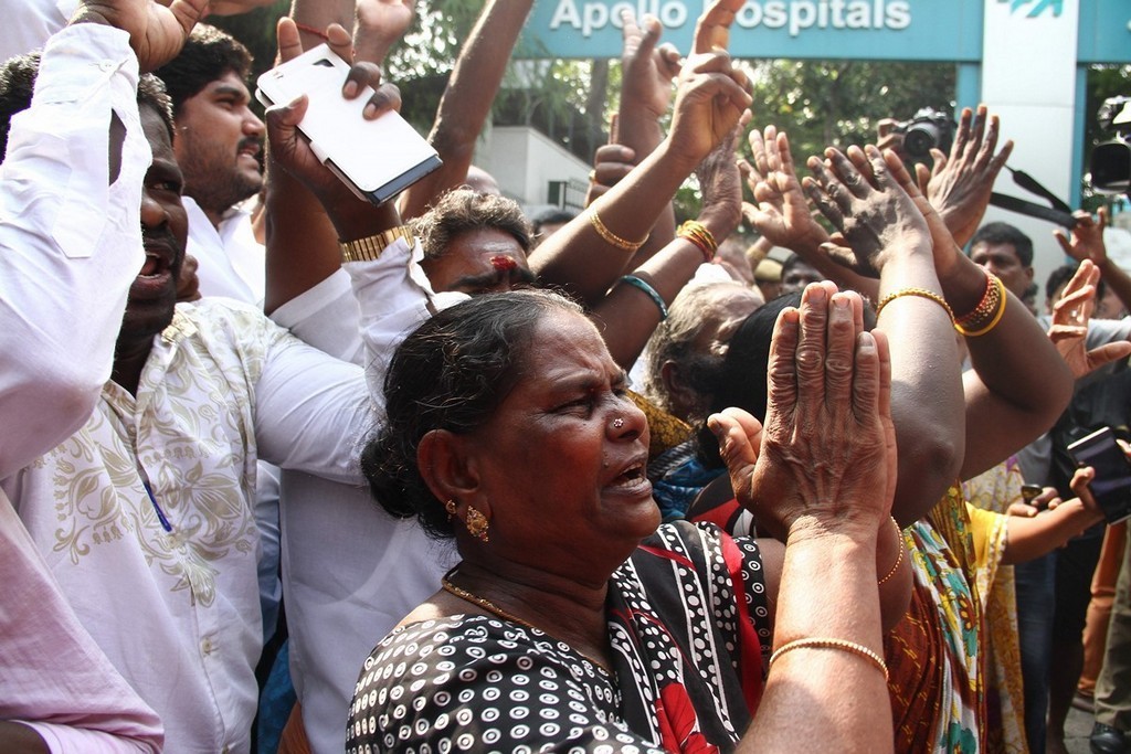 Tamil Nadu CM Jayalalithaa Final Journey Photos - 26 / 147 photos