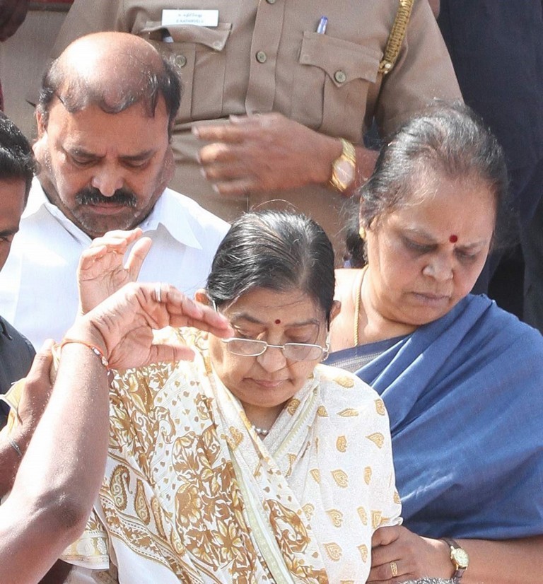Tamil Nadu CM Jayalalithaa Final Journey Photos - 42 / 147 photos