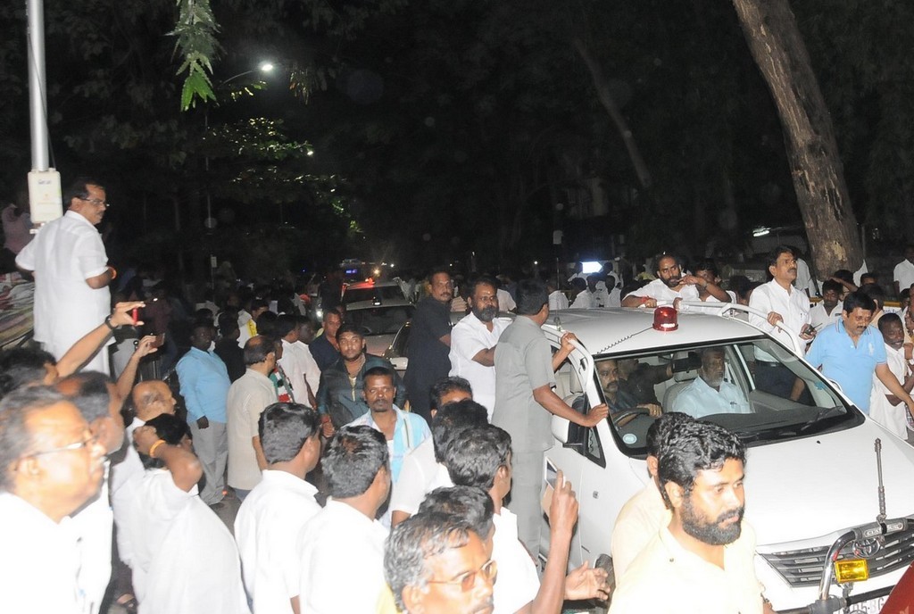 Tamil Nadu CM Jayalalithaa Final Journey Photos - 53 / 147 photos