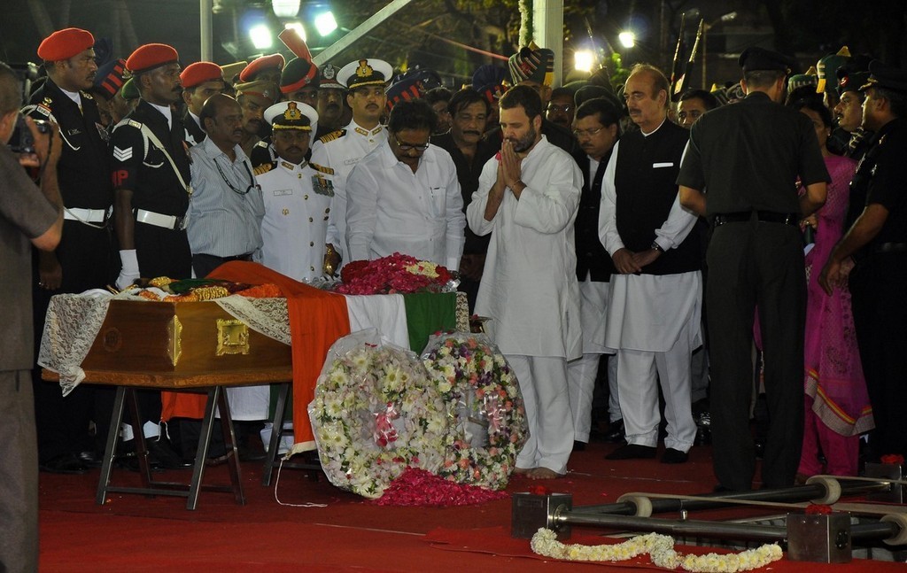 Tamil Nadu CM Jayalalithaa Final Journey Photos - 58 / 147 photos