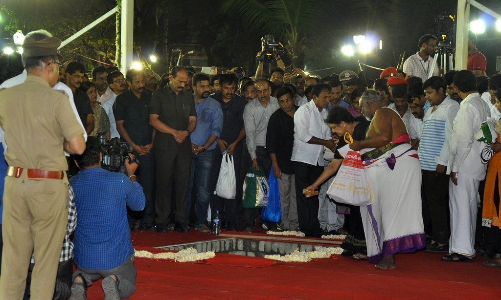 Tamil Nadu CM Jayalalithaa Final Journey Photos - 65 / 147 photos