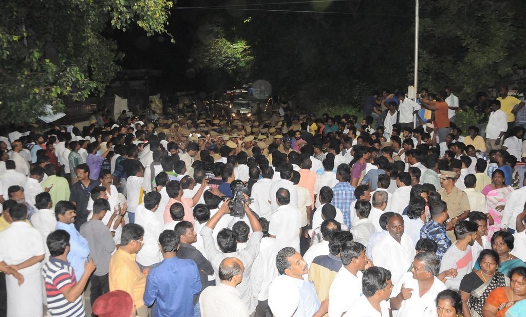 Tamil Nadu CM Jayalalithaa Final Journey Photos - 70 / 147 photos