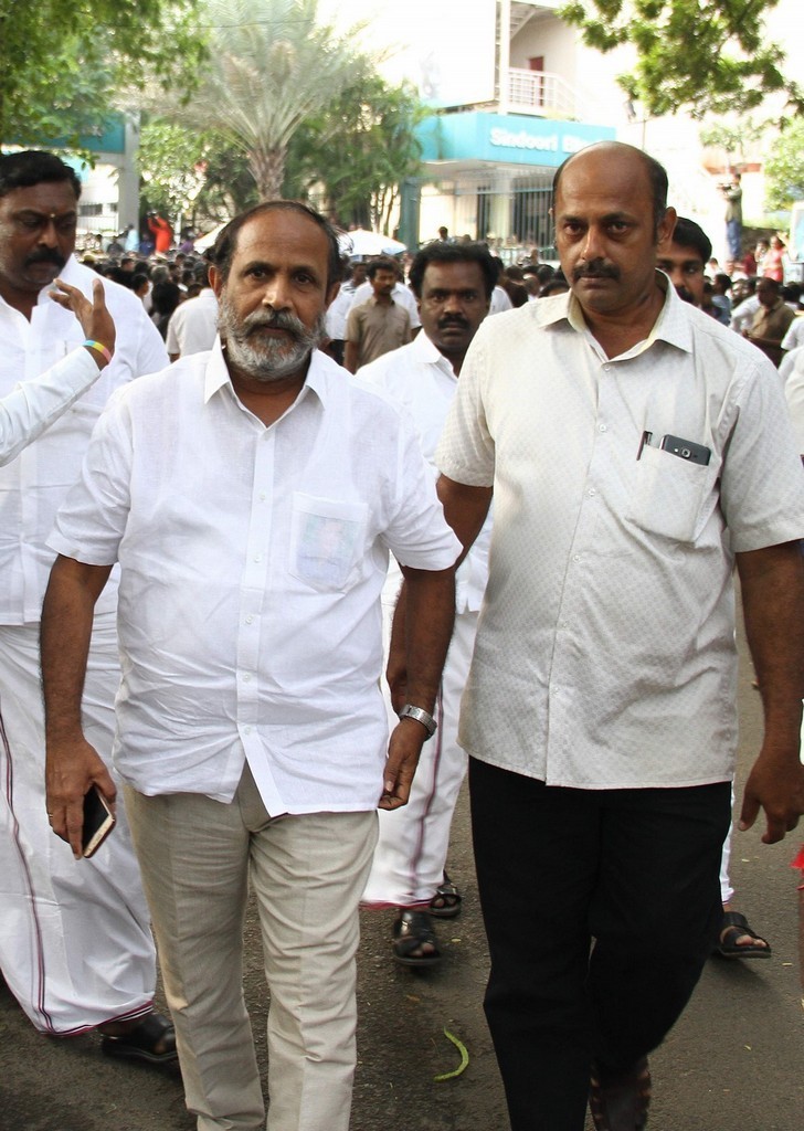 Tamil Nadu CM Jayalalithaa Final Journey Photos - 75 / 147 photos