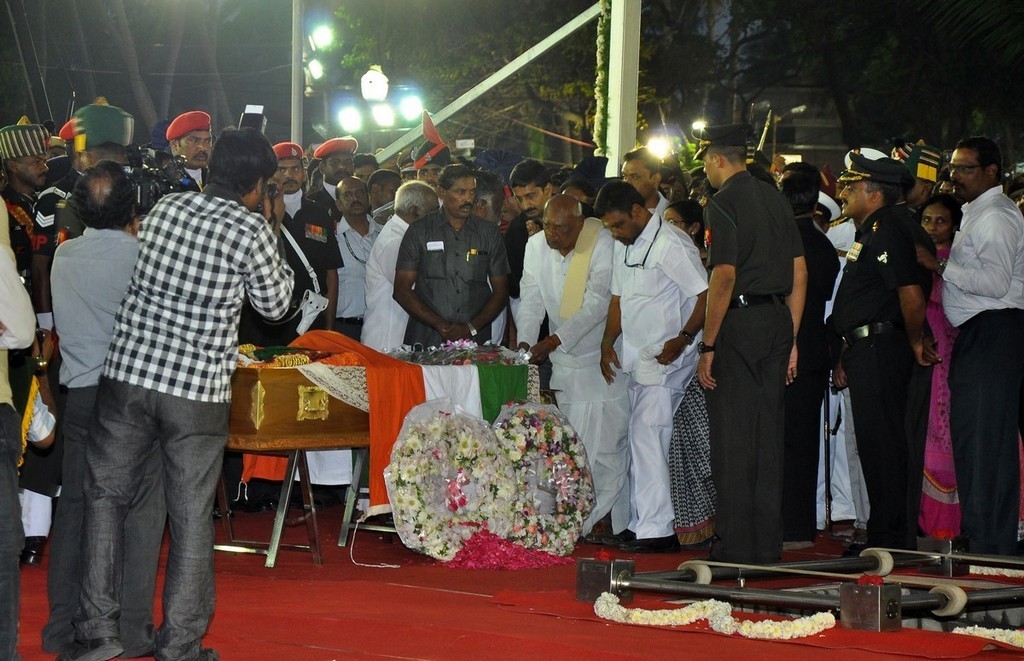 Tamil Nadu CM Jayalalithaa Final Journey Photos - 77 / 147 photos