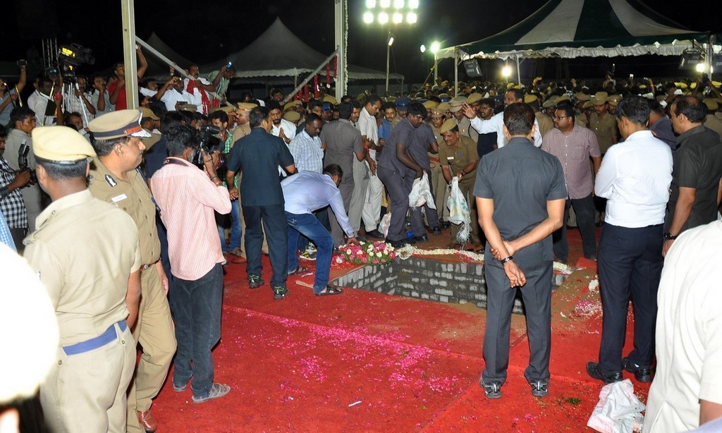 Tamil Nadu CM Jayalalithaa Final Journey Photos - 78 / 147 photos