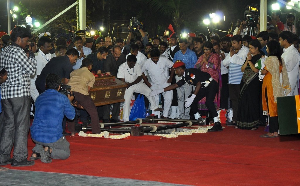 Tamil Nadu CM Jayalalithaa Final Journey Photos - 81 / 147 photos