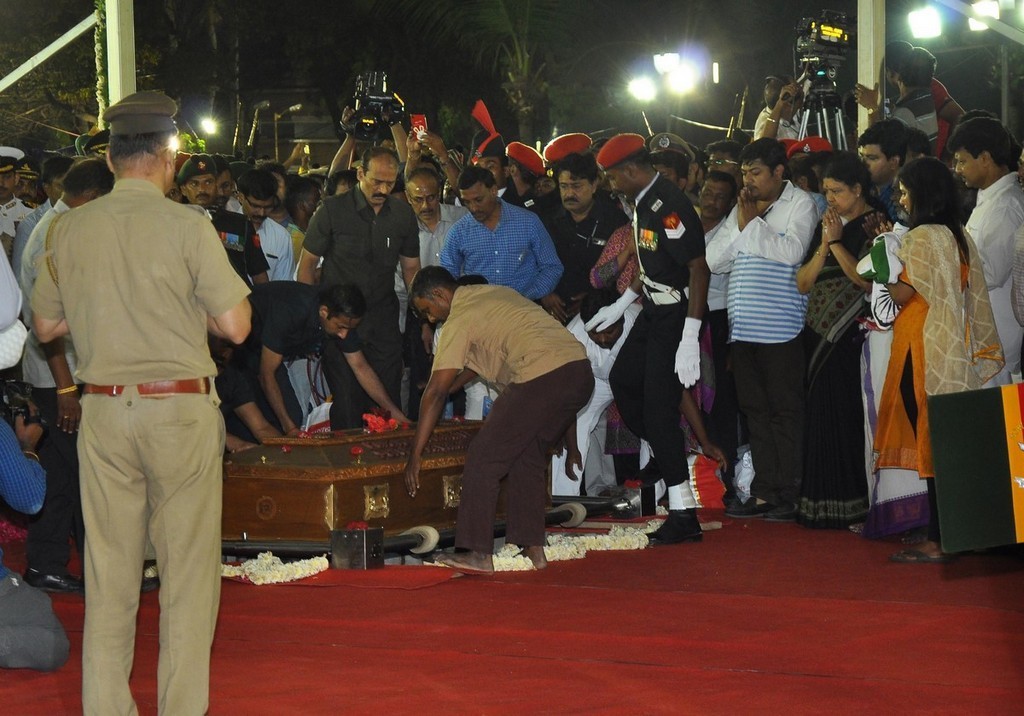 Tamil Nadu CM Jayalalithaa Final Journey Photos - 104 / 147 photos
