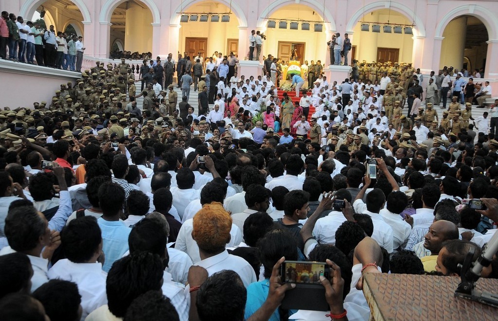 Tamil Nadu CM Jayalalithaa Final Journey Photos - 110 / 147 photos
