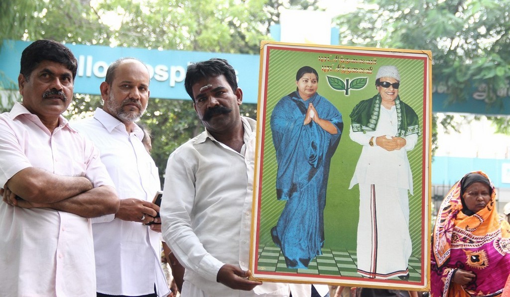 Tamil Nadu CM Jayalalithaa Final Journey Photos - 111 / 147 photos