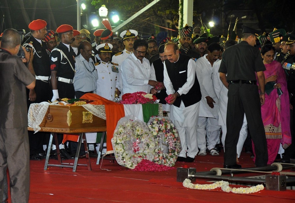 Tamil Nadu CM Jayalalithaa Final Journey Photos - 135 / 147 photos