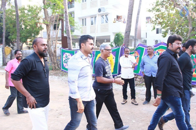 Tamil Stars at Jallikattu Hunger Strike - 13 / 51 photos