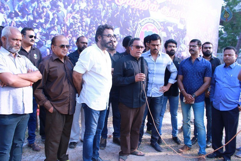 Tamil Stars at Jallikattu Hunger Strike - 17 / 51 photos