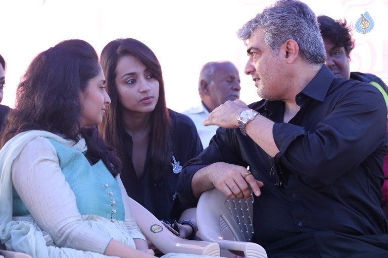 Tamil Stars at Jallikattu Hunger Strike - 27 / 51 photos