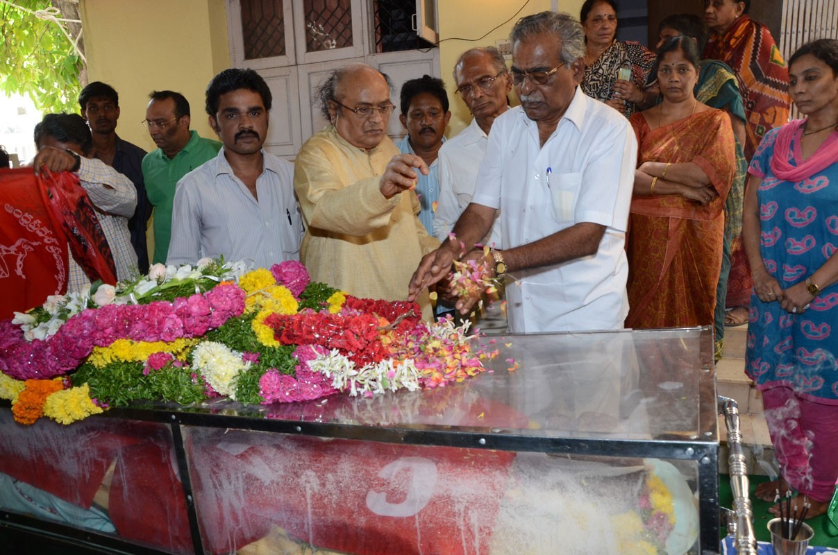 Tammareddy Krishnamurthy Condolence Photos - 17 / 25 photos