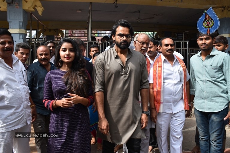 Tej I Love You Movie Team At Kanaka Durga Temple - 4 / 21 photos