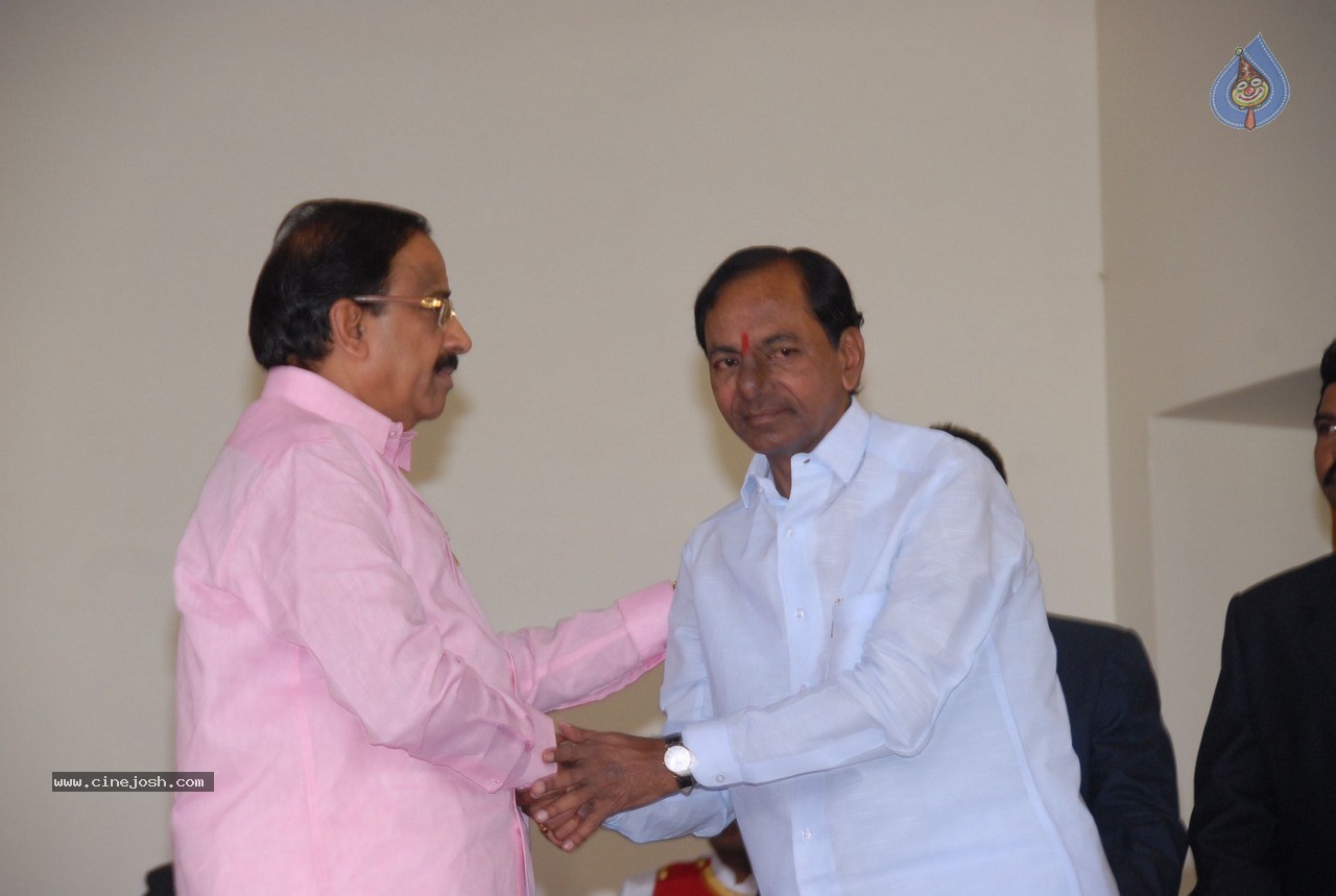 Telangana New Ministers Wearing Ceremony Photo 7 of 33