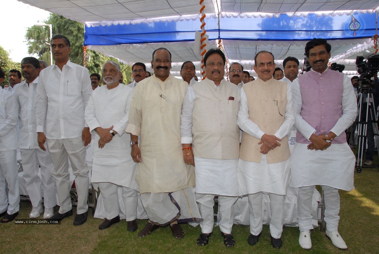 Telangana New Ministers Wearing Ceremony - 8 / 33 photos