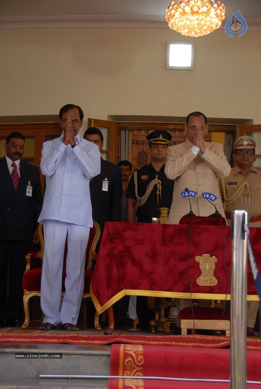 Telangana New Ministers Wearing Ceremony - 15 / 33 photos