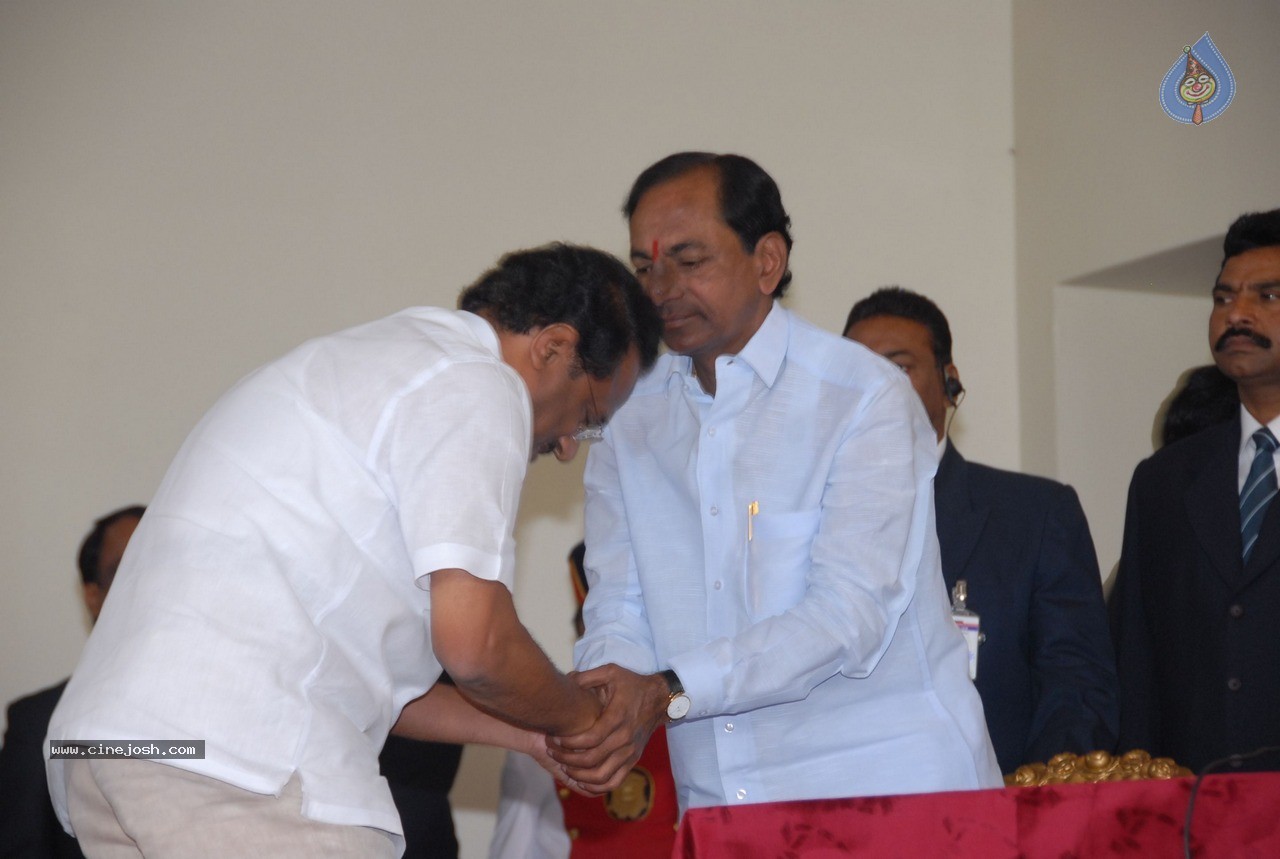Telangana New Ministers Wearing Ceremony - 16 / 33 photos