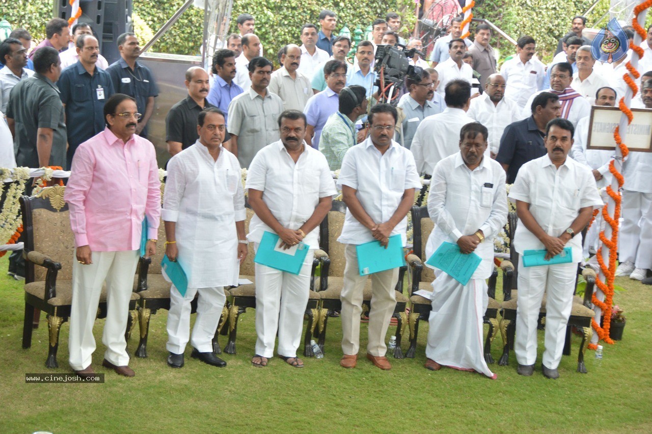 Telangana New Ministers Wearing Ceremony Photo 19 of 33