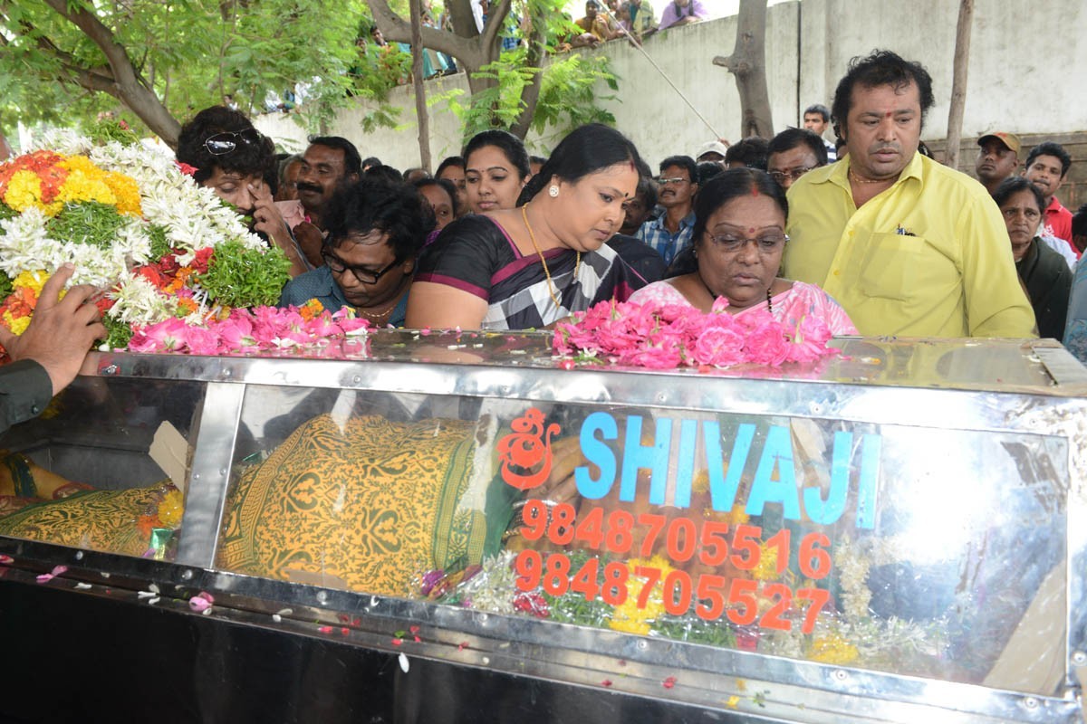 Telangana Sakuntala Condolences Photos - 27 / 55 photos