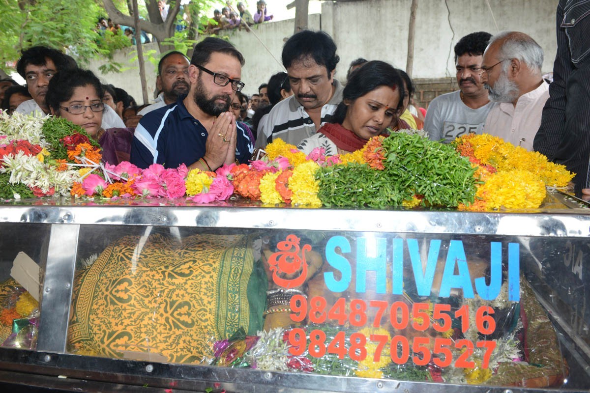 Telangana Sakuntala Condolences Photos - 28 / 55 photos