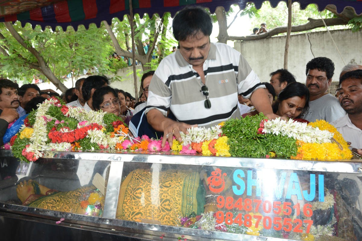 Telangana Sakuntala Condolences Photos - 45 / 55 photos