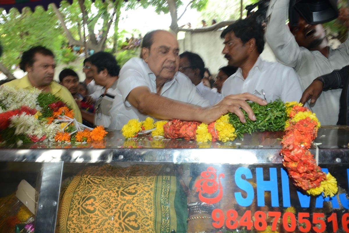 Telangana Sakuntala Condolences Photos - 54 / 55 photos