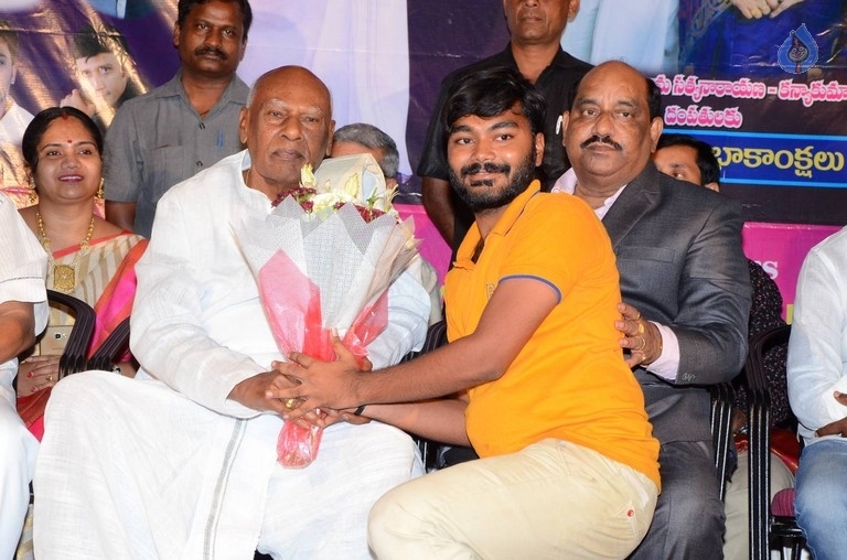 Telugu Cinema World Records Felicitation Press Meet - 23 / 42 photos