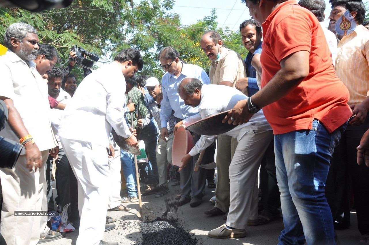 Telugu Film Industry Swachh Bharat Hyderabad 02 - 9 / 36 photos