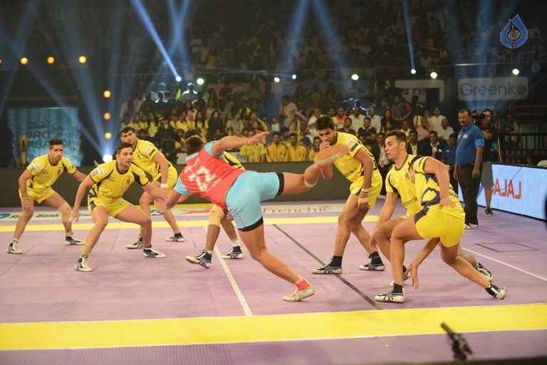 Telugu Titans Vs Jaipur Pink Panthers Kabaddi Match Photos - 4 / 100 photos