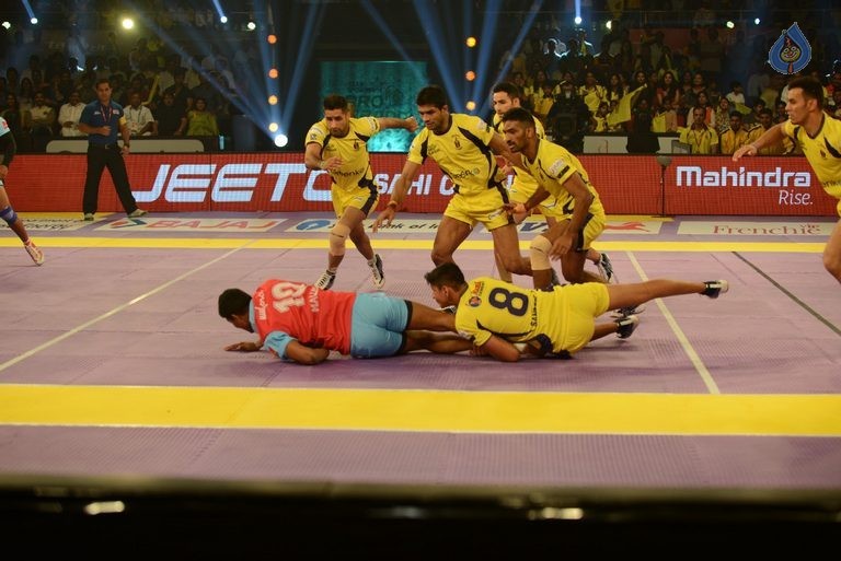 Telugu Titans Vs Jaipur Pink Panthers Kabaddi Match Photos - 21 / 100 photos