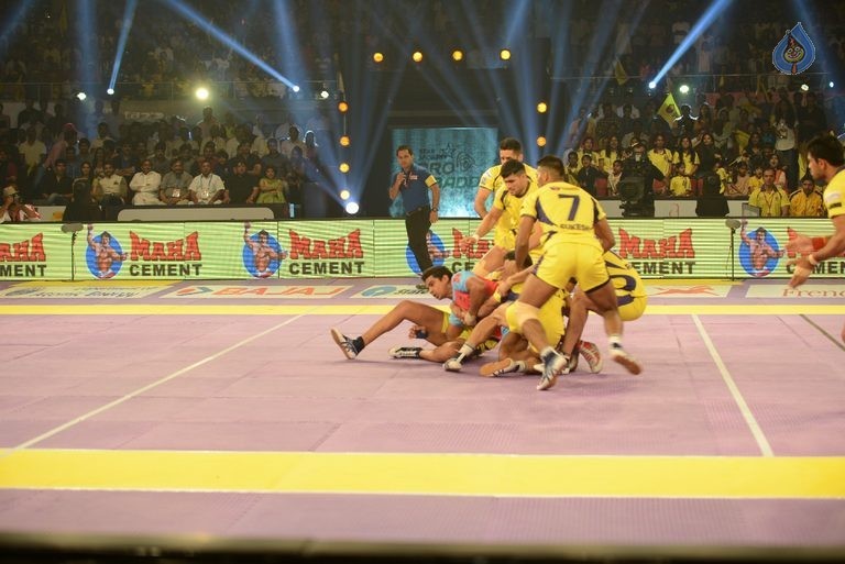 Telugu Titans Vs Jaipur Pink Panthers Kabaddi Match Photos - 38 / 100 photos