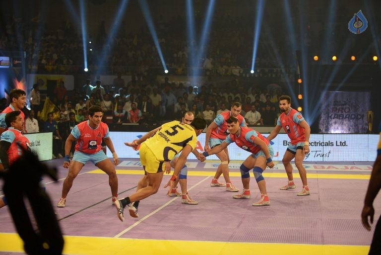 Telugu Titans Vs Jaipur Pink Panthers Kabaddi Match Photos - 95 / 100 photos