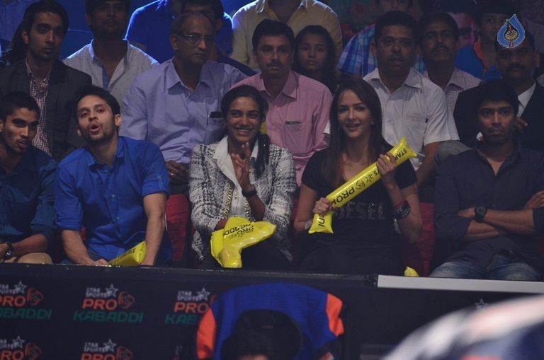 Telugu Titans Vs Bengal Warriors Kabaddi Match Photos - 22 / 78 photos