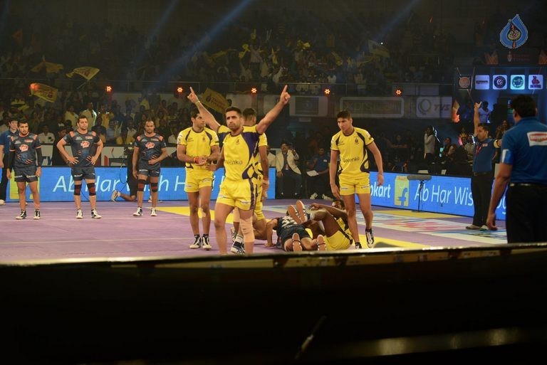 Telugu Titans Vs Bengal Warriors Kabaddi Match Photos - 58 / 78 photos