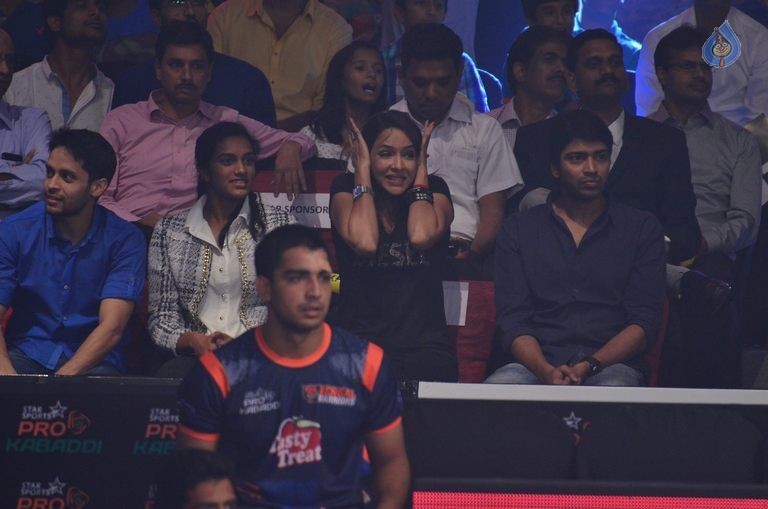 Telugu Titans Vs Bengal Warriors Kabaddi Match Photos - 66 / 78 photos