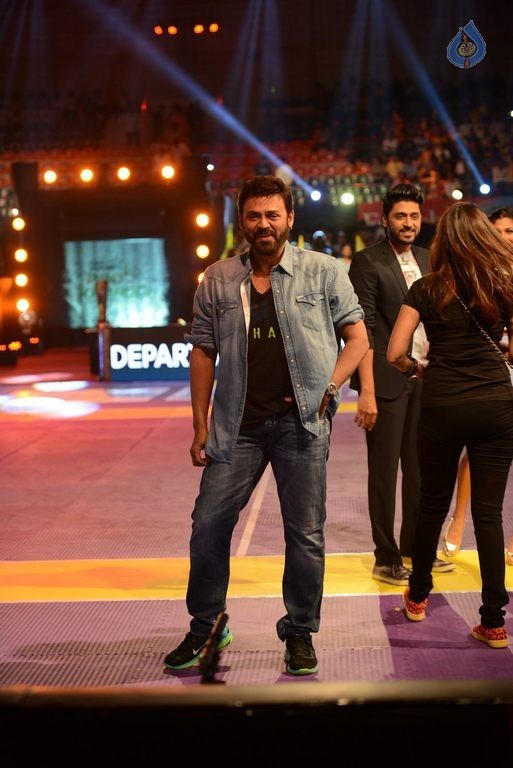 Telugu Titans Vs Bengal Warriors Kabaddi Match Photos - 68 / 78 photos