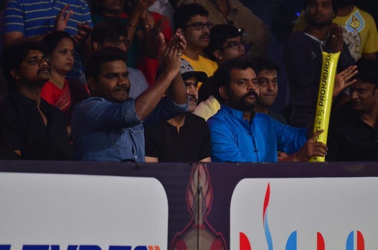 Telugu Titans Vs Bengal Warriors Kabaddi Match Photos - 71 / 78 photos