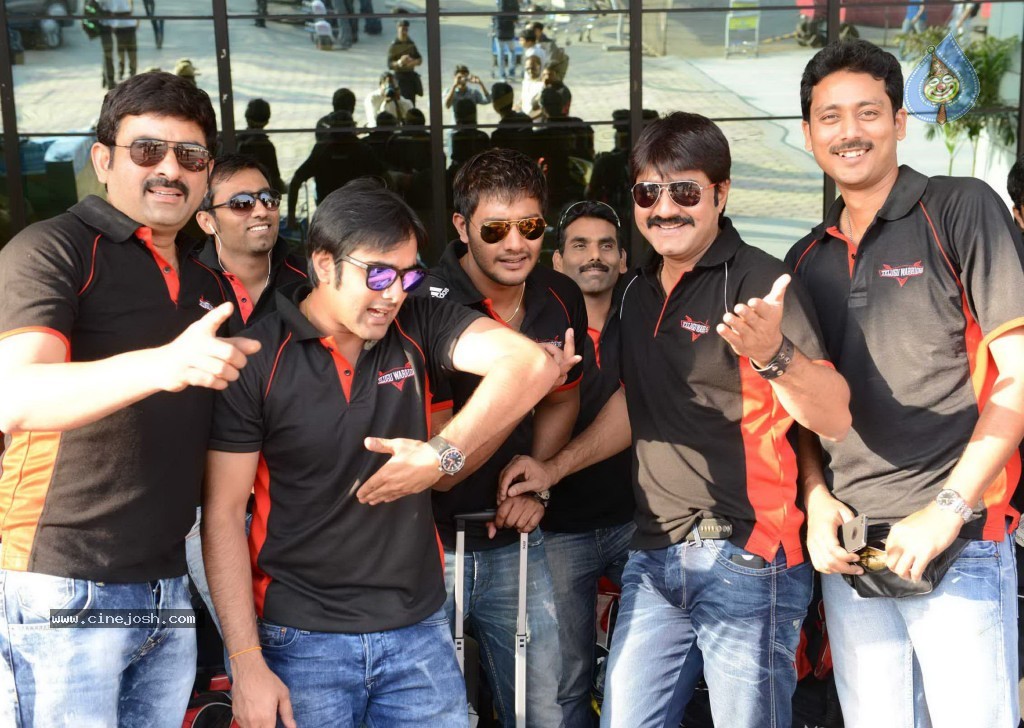 Telugu Warriors team at Pune - 6 / 17 photos