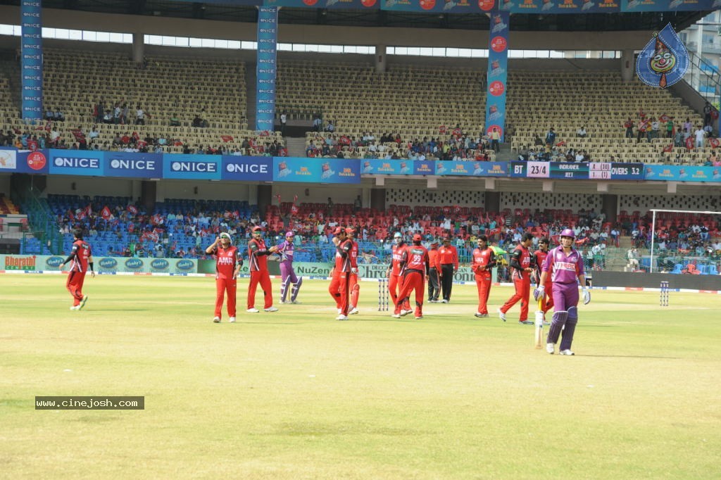 Telugu Warriors VS Bengal Tigers Match - 18 / 141 photos