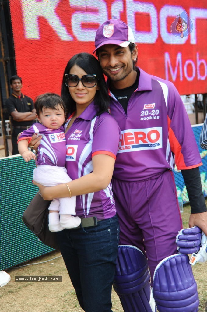 Telugu Warriors VS Bengal Tigers Match - 28 / 141 photos