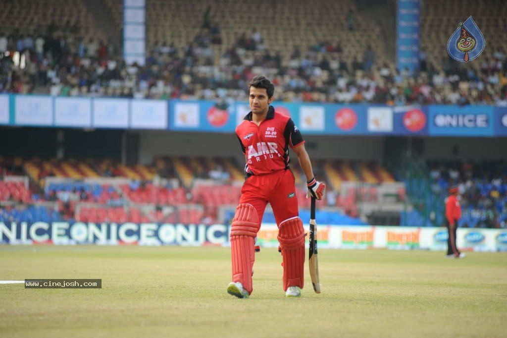 Telugu Warriors VS Bengal Tigers Match - 34 / 141 photos