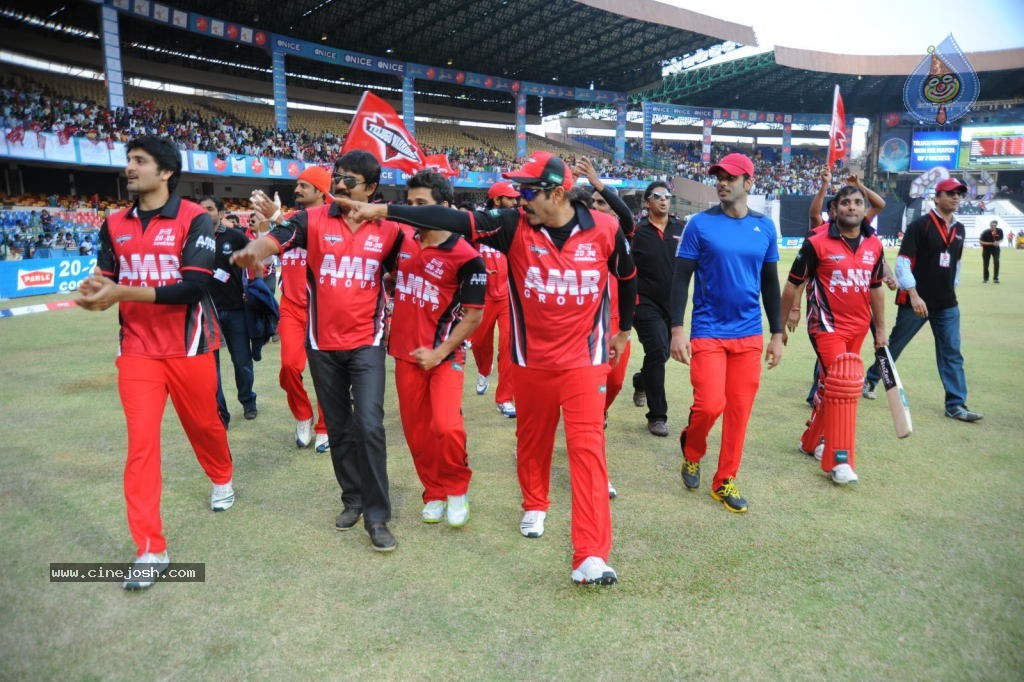 Telugu Warriors VS Bengal Tigers Match - 35 / 141 photos