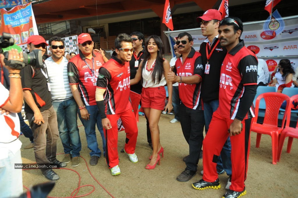 Telugu Warriors VS Bengal Tigers Match - 54 / 141 photos