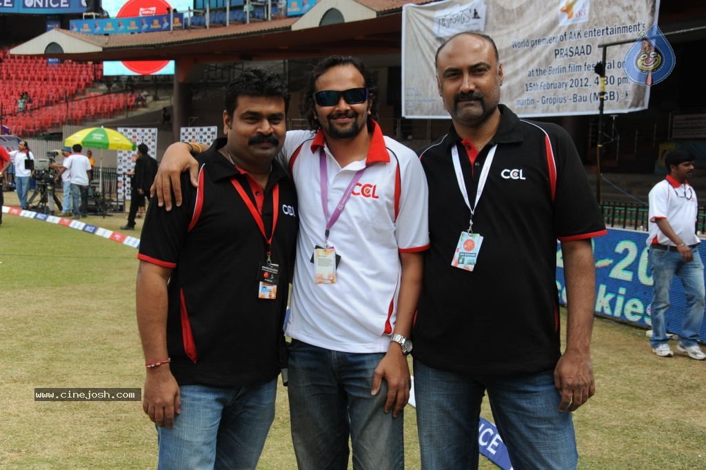 Telugu Warriors VS Bengal Tigers Match - 69 / 141 photos